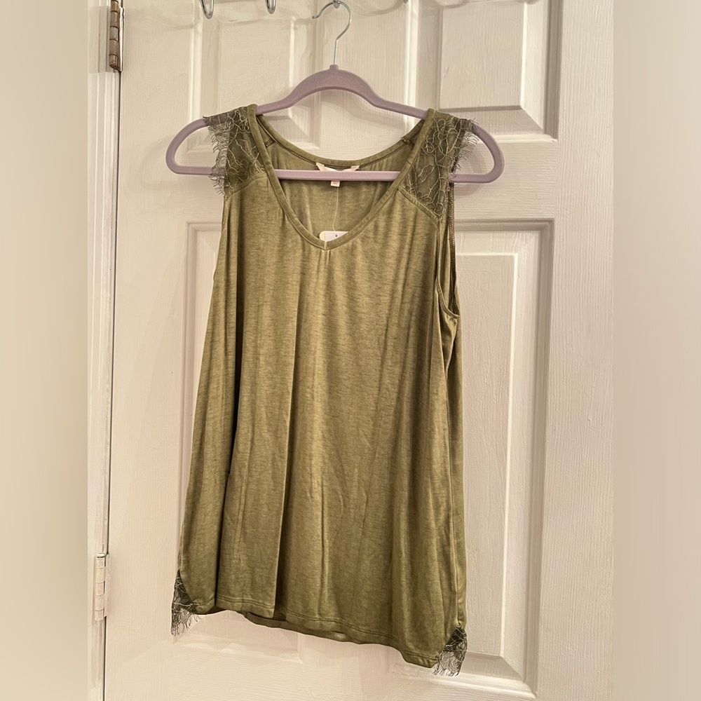 Size medium green faded light olive sleeveless lace trim vneck tank